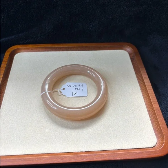 Shetai Jade Bangle - Picture 9 of 9